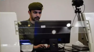 نظام رقمي جديد.. الجوازات السعودية تحدد موعد استبدال هوية الزائر والمقيم التقليدية